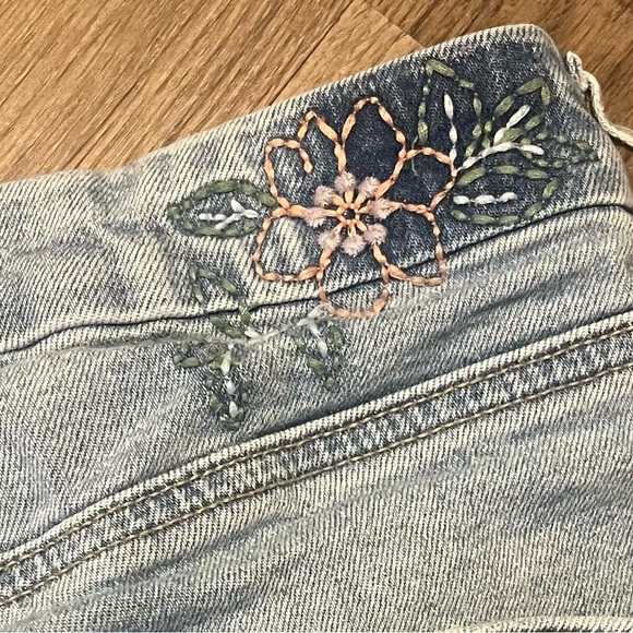 American Eagle Outfitters Ripped Light Blue Jean Shorts - Picture 3 of 4